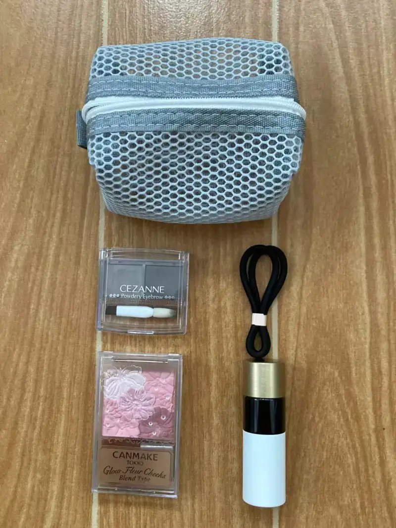 I barely wear makeup anymore, but I still have one tiny cosmetic pouch ready for those 1 % fancy occasions