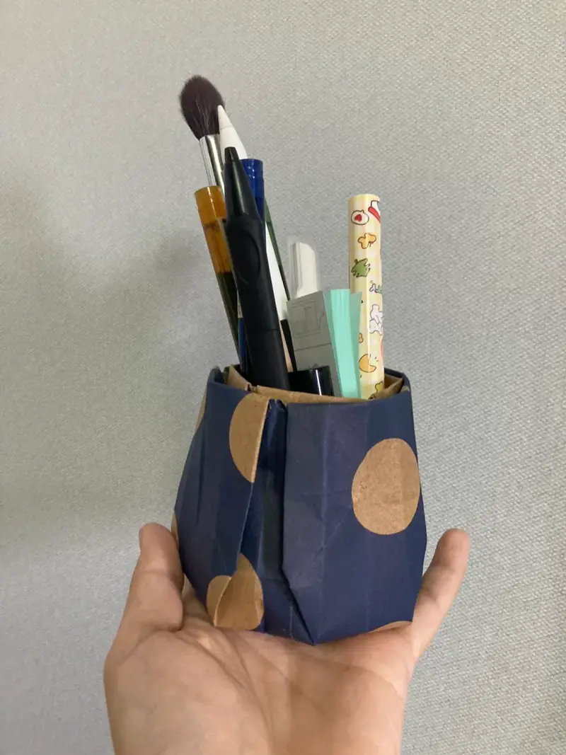 The Quota Storage Method for Small Items, Even my trash bin is made from a folded takeaway paper bag.